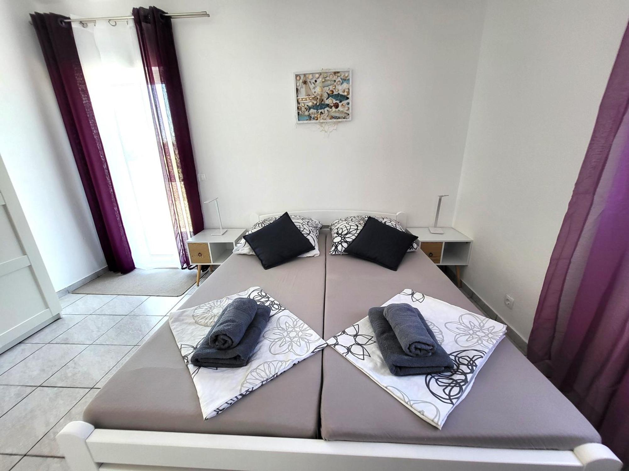 Apartments Pitve イェルサ エクステリア 写真