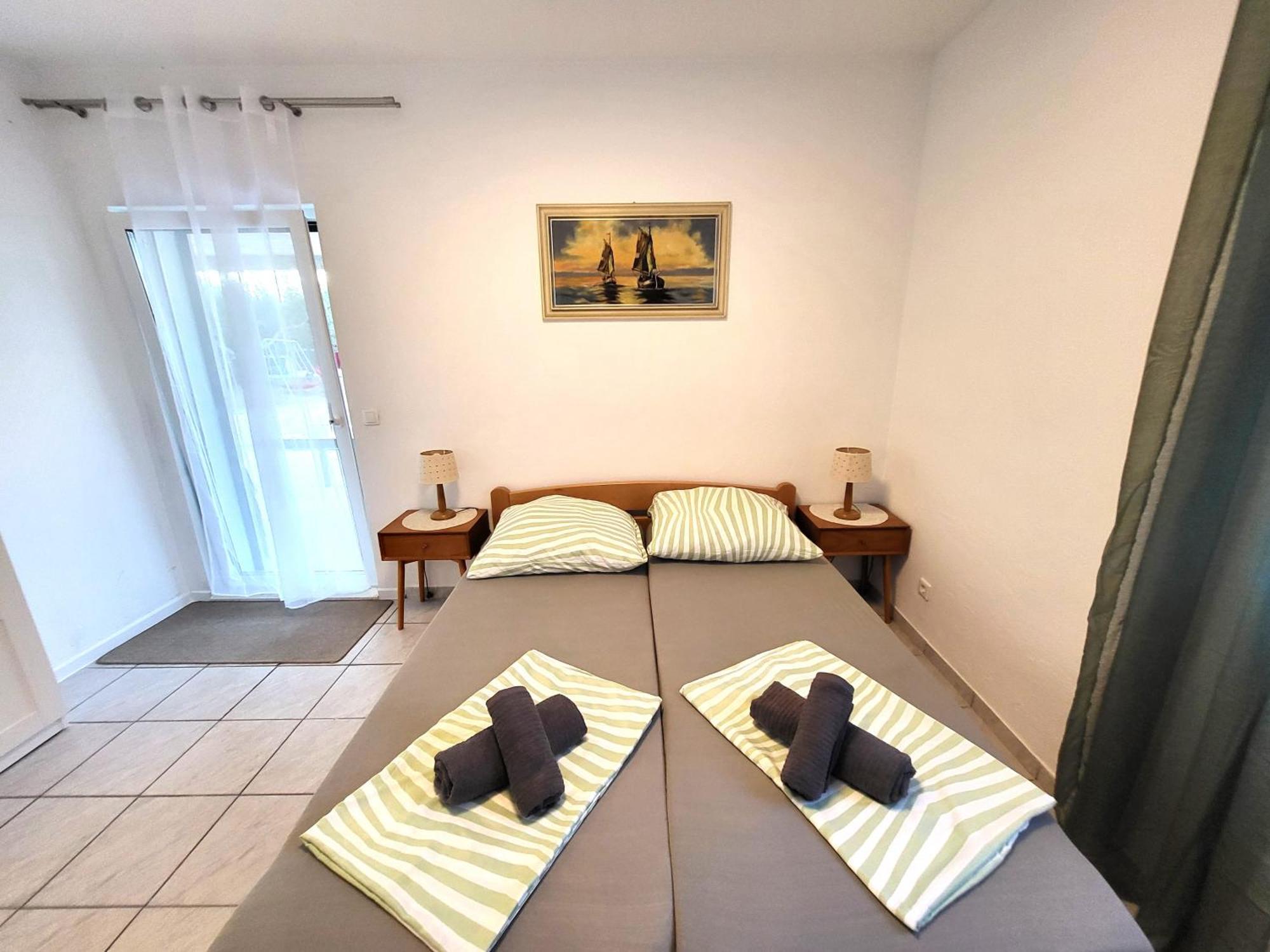Apartments Pitve イェルサ エクステリア 写真